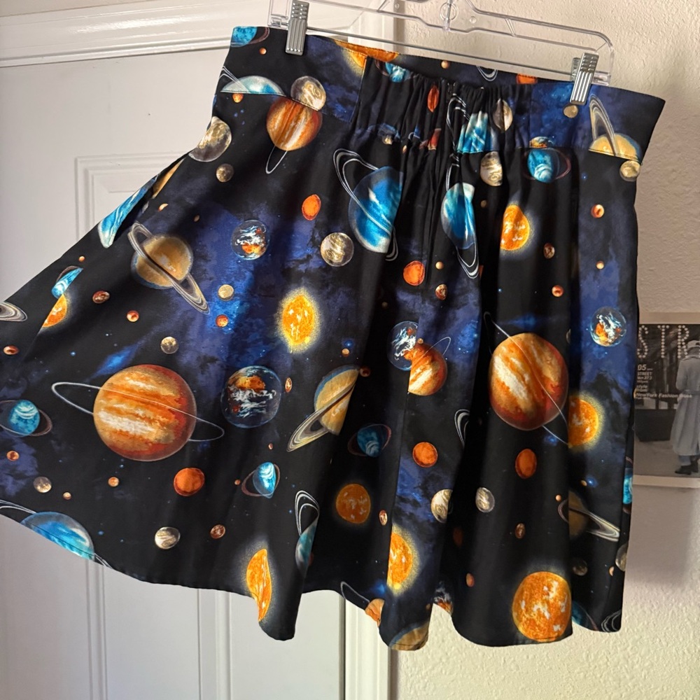 Retrolicious black cotton cosmos cosmic planets space galaxy a line mini skirt - Picture 5 of 7